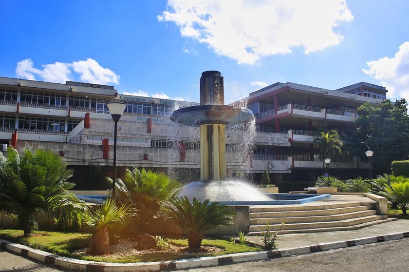 japortalmiranda's tweet photo. El Complejo Científico Ortopédico Internacional “Frank País” arriba este 16 de noviembre a 34 años de labor incansable. Lleguen desde @MINSAPCuba nuestra felicitación y el reconocimiento por convertirse en un baluarte de la Revolución en beneficio de la salud de nuestro pueblo. https://t.co/VjJKfowchp