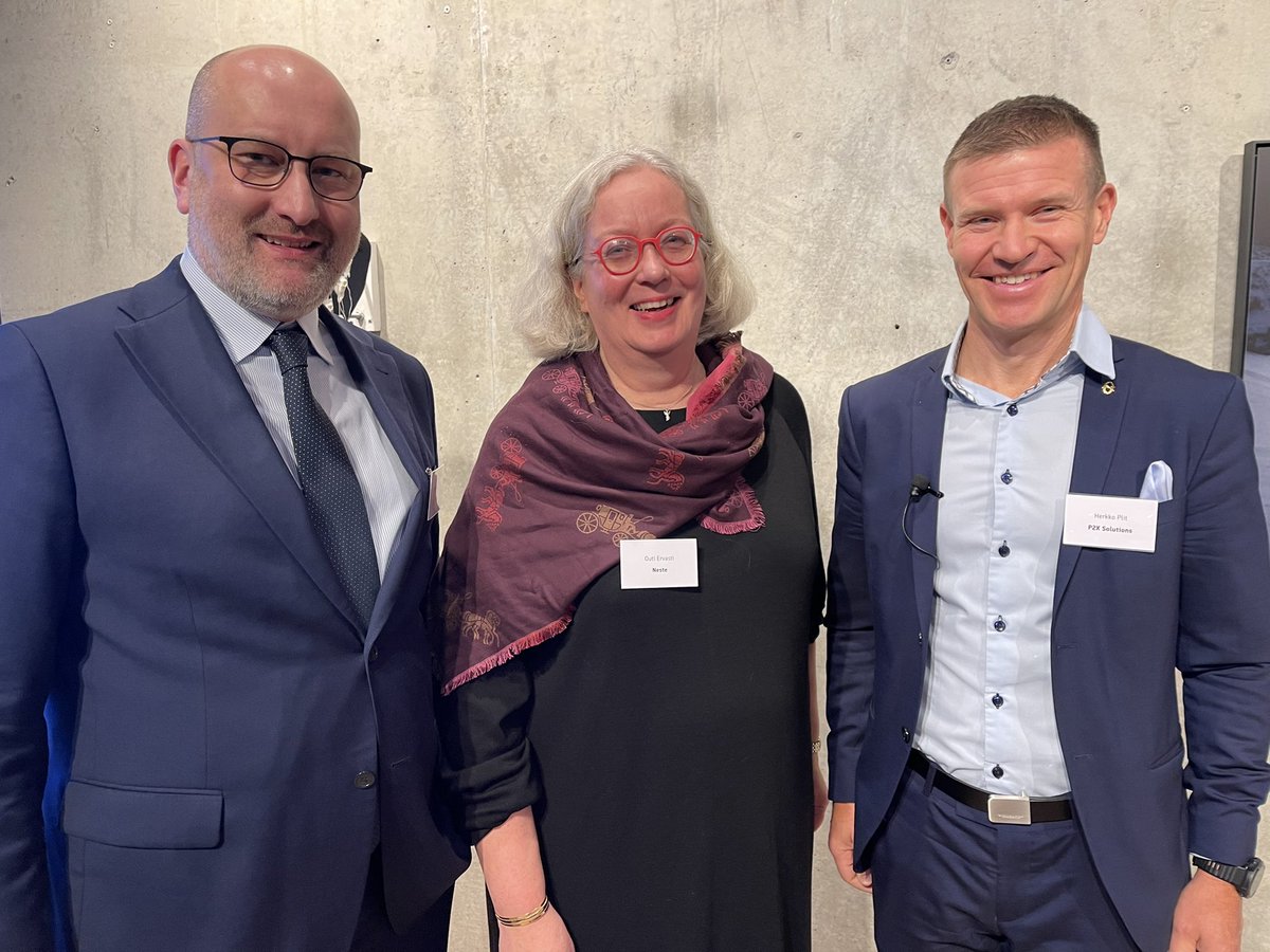FinBotschaftDe's tweet photo. „🇫🇮 und 🇩🇪 haben das gleiche Ziel bei der Zusammenarbeit im Bereich #Wasserstoff. #GreenTransition und die Zusammenarbeit zwischen den 🇪🇺 Partnern hat noch mehr an Bedeutung gewonnen." Heute haben wir mit @BusinessFinland zum Frühstücksgespräch zum Thema #Wasserstoff eingeladen. https://t.co/xpIv9Dr0Tc