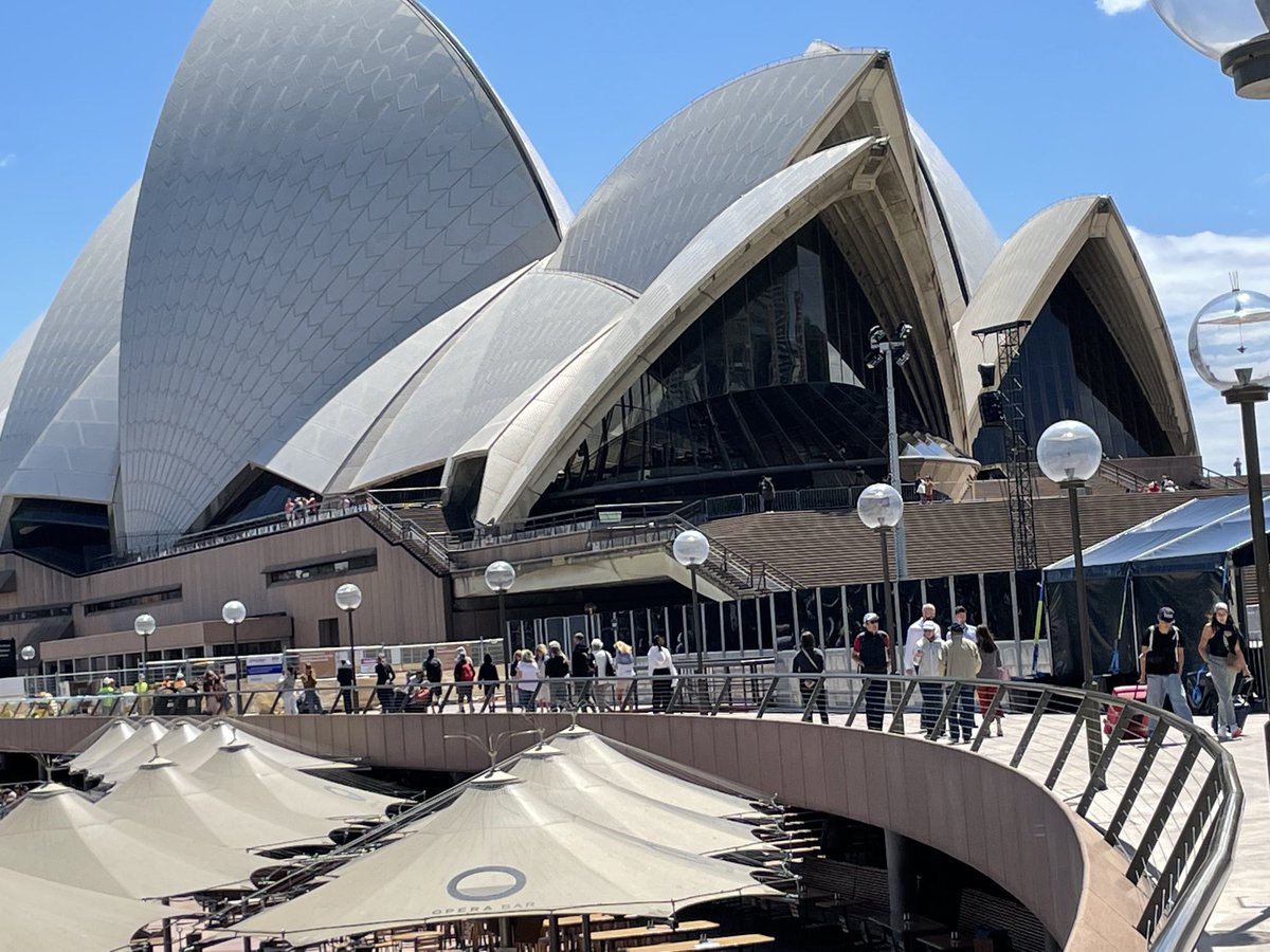 ChefColcombe's tweet image. Wooow #incredible #onceinalifetime Sydney Opera House