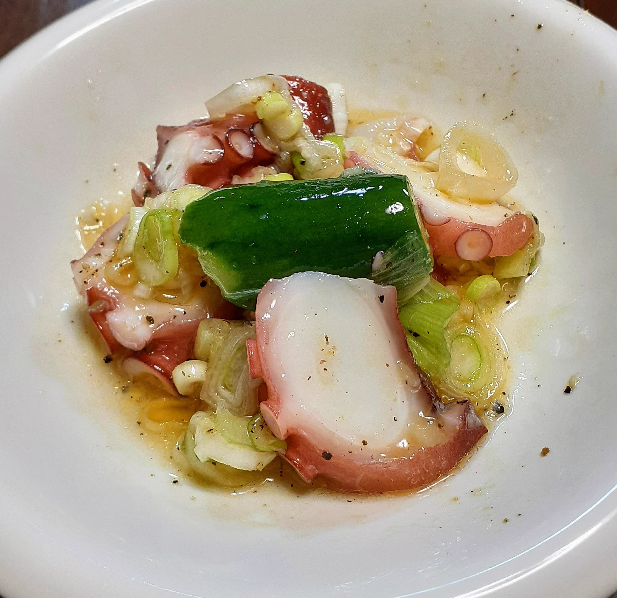 タコあったので作った😋
勝手にぶつ切りキュウリを🥒を足して
ウマ☺やべぇよ米も無限に消えそう😱  