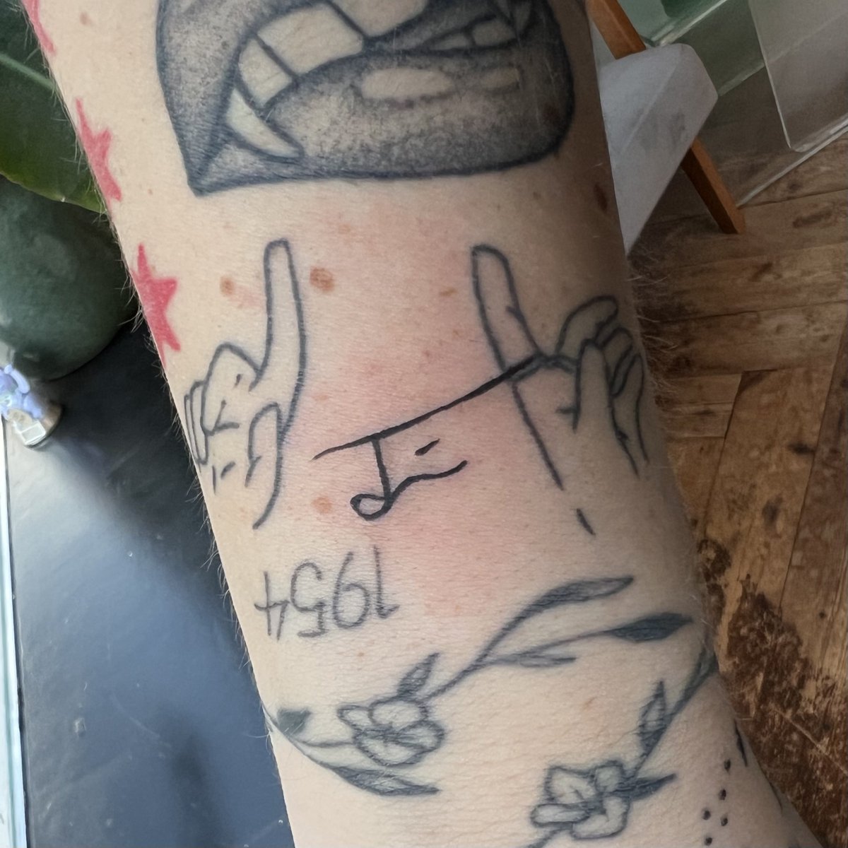 edgeofheavn's tweet photo. JOE IS ON MY BODY FOREVER
autograph vs tattoo 🥹 https://t.co/CHghYKtUjo