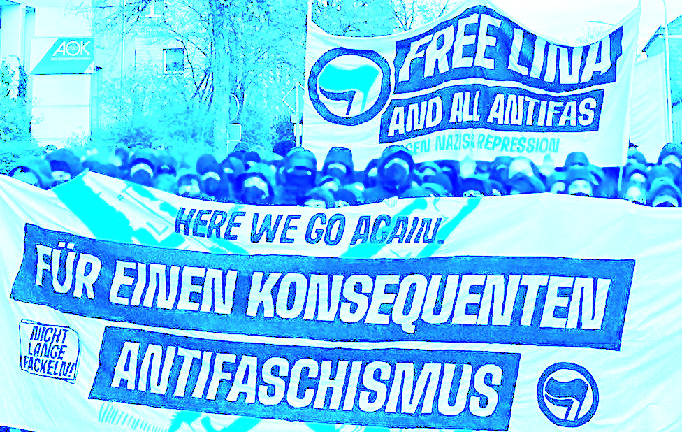 NichLangFackeln's tweet photo. Gestern wurde unser Genosse Adel in allen Punkten freigesprochen! Ihm wurde vorgeworfen, an einer körperlichen Auseinandersetzung mit Nazi-Hools am Rande einer Querdenken-Demonstration beteiligt gewesen zu sein.
1/2
#freeadel #freeallantifacists #freelina #fightrepression https://t.co/oNCLjPIVuq