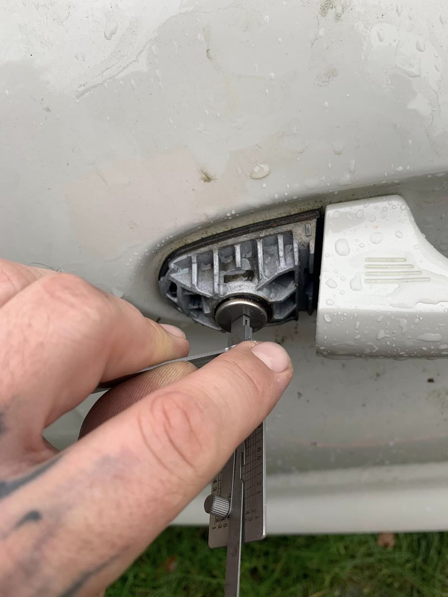 Discover 112+ images broken fiat 500 door handle In.thptnganamst.edu.vn