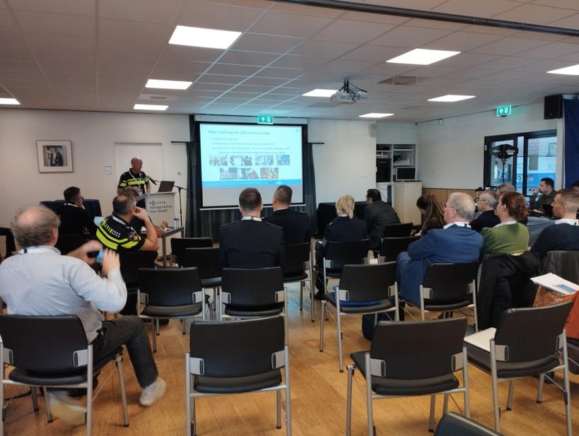 shotpros's tweet image. Final Review of the SHOTPROS project in Amsterdam 👮‍♀️💪 
@USECON @AITtomorrow2day @re_lion @VRandPolice @KU_Leuven @VUamsterdam @UniHeidelberg @polizei_nw_lafp @polizeiberlin @MAIRomania