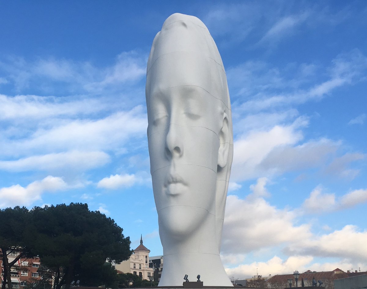 floncis's tweet photo. @LarisaPhoto Julia, de Jauma Plensa, me parece hipnótica. https://t.co/b1sIBMhgNH