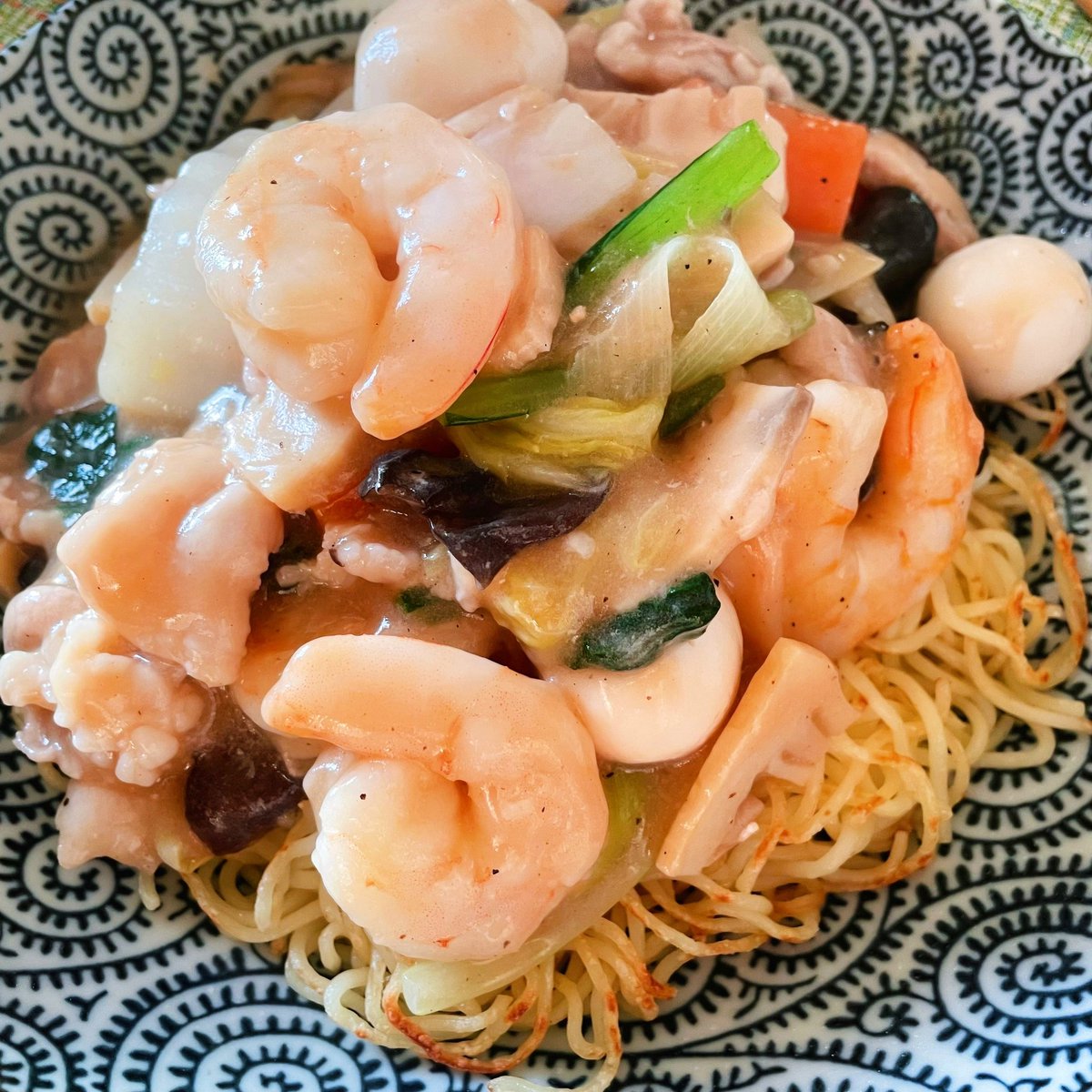 akebi_modoki's tweet photo. 夕飯は五目あんかけの炒麺でした🥢
ワクチン打った方の腕が痛いし今日になって微熱が出てきた。4回目でもまだ慣れない…💉 https://t.co/rLaBO2o0iI