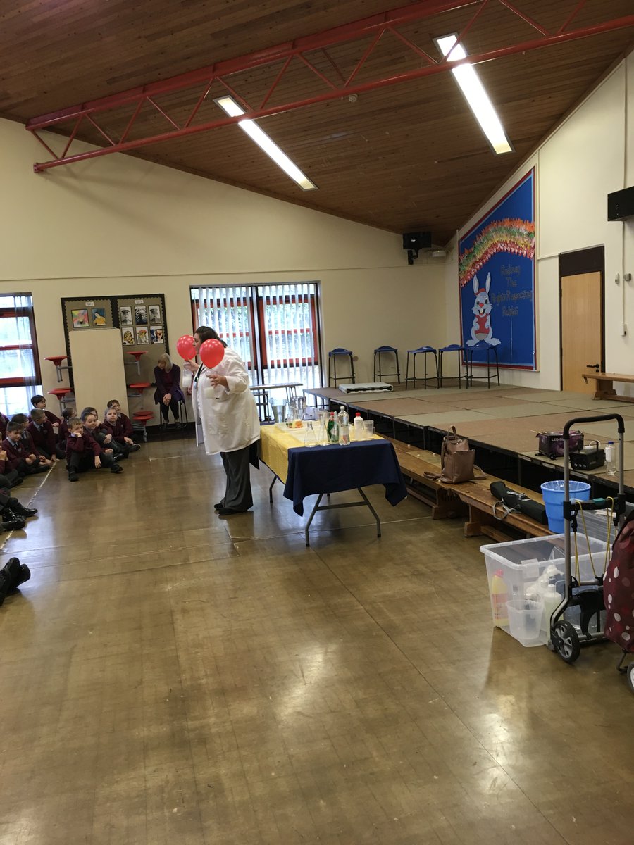 MrNicklinBHPS's tweet photo. Having lots of fun and learning all about the chemistry of climate change this morning with the excellent @ExperiMENTALsci 👩‍🔬🥼🧪
@BeaufortHillPri #year4BHPS https://t.co/h12D5pIMxF