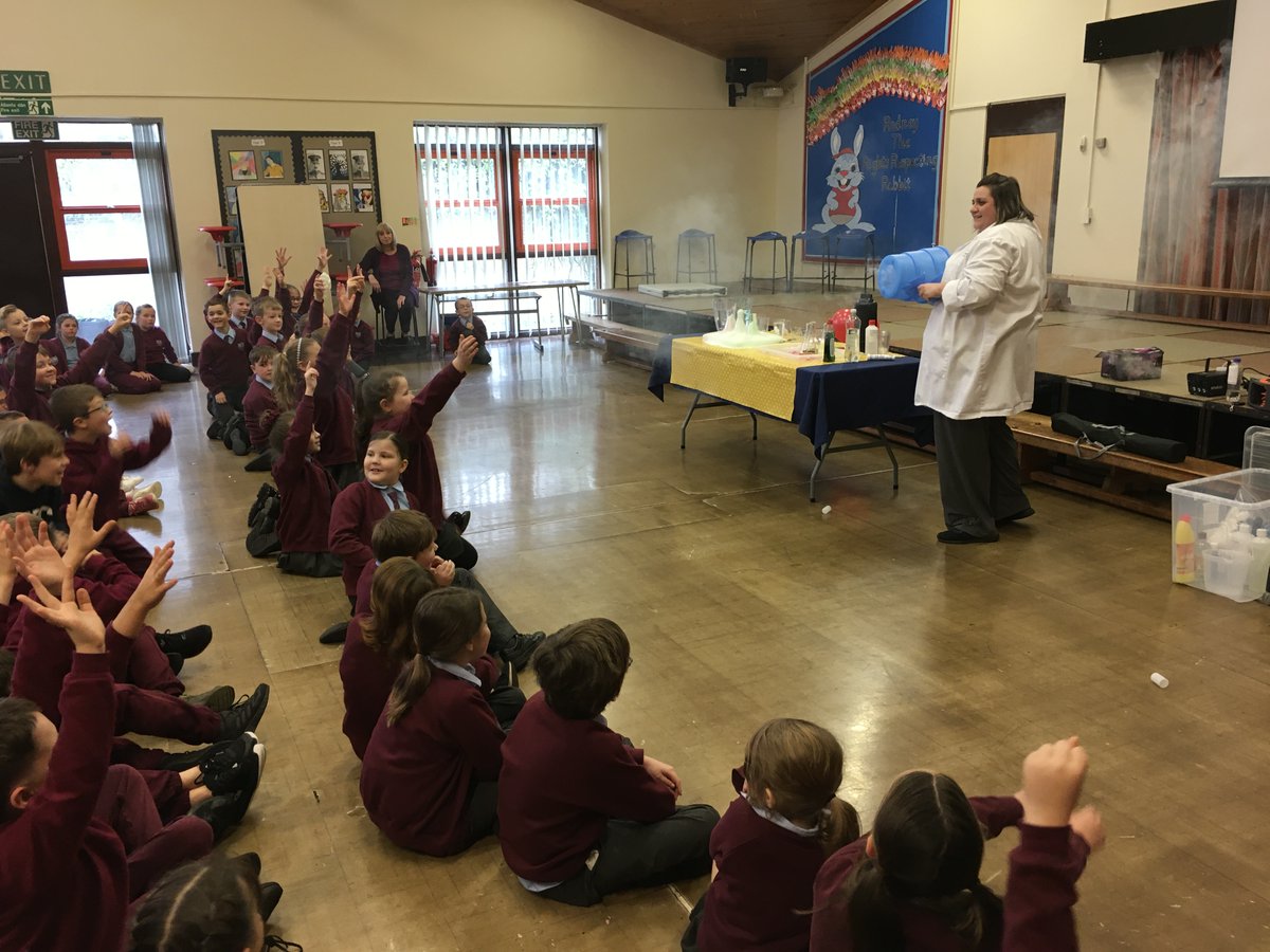 MrNicklinBHPS's tweet photo. Having lots of fun and learning all about the chemistry of climate change this morning with the excellent @ExperiMENTALsci 👩‍🔬🥼🧪
@BeaufortHillPri #year4BHPS https://t.co/h12D5pIMxF