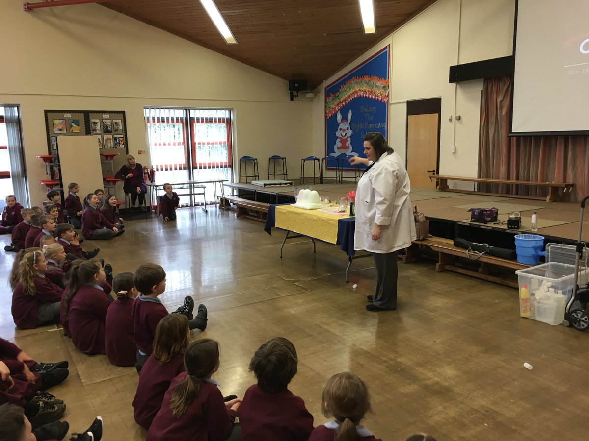 MrNicklinBHPS's tweet photo. Having lots of fun and learning all about the chemistry of climate change this morning with the excellent @ExperiMENTALsci 👩‍🔬🥼🧪
@BeaufortHillPri #year4BHPS https://t.co/h12D5pIMxF