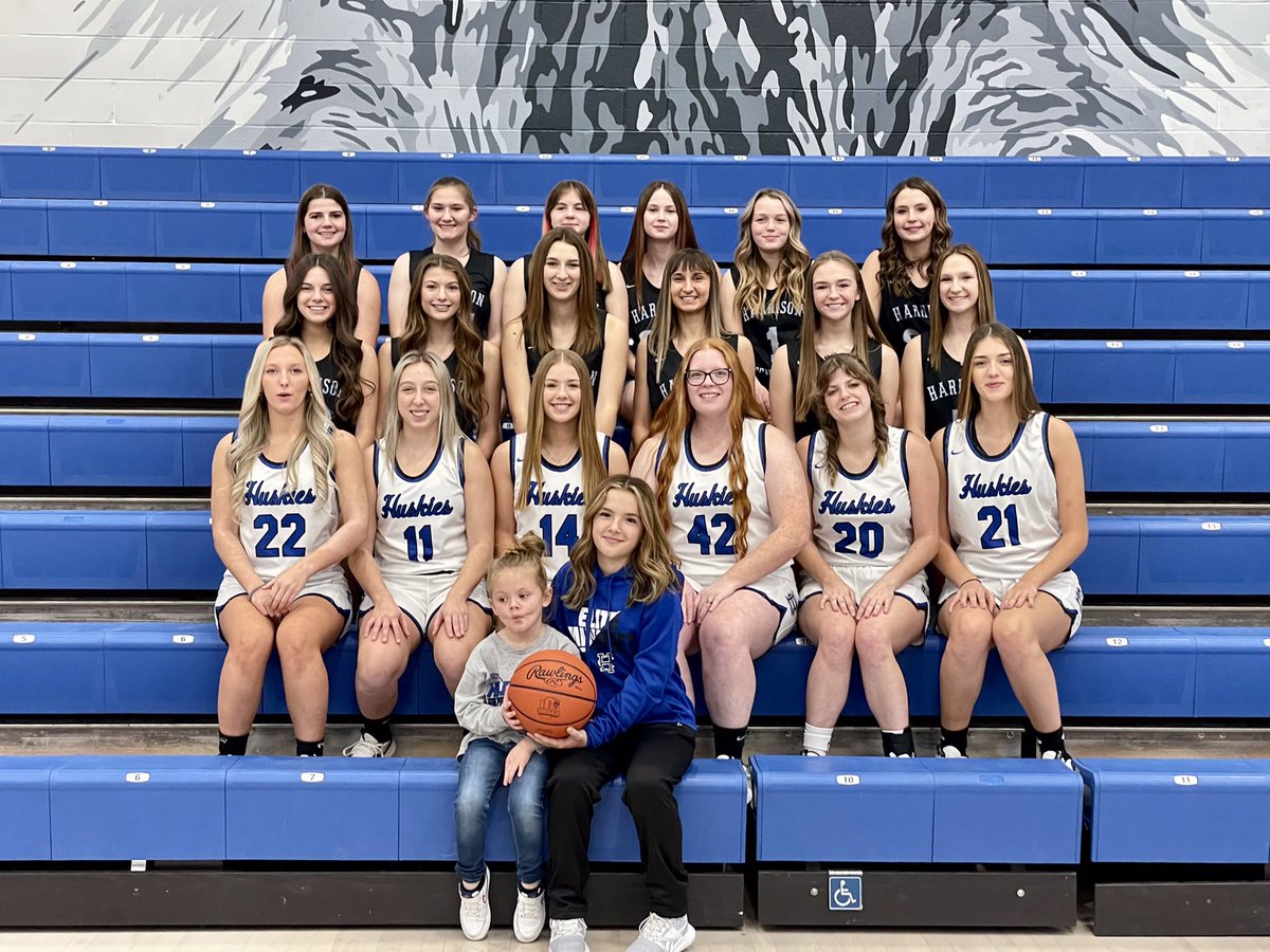 HC_GirlsBB's tweet photo. Our 2022-23 Lady Huskies! https://t.co/CuQyDe0813
