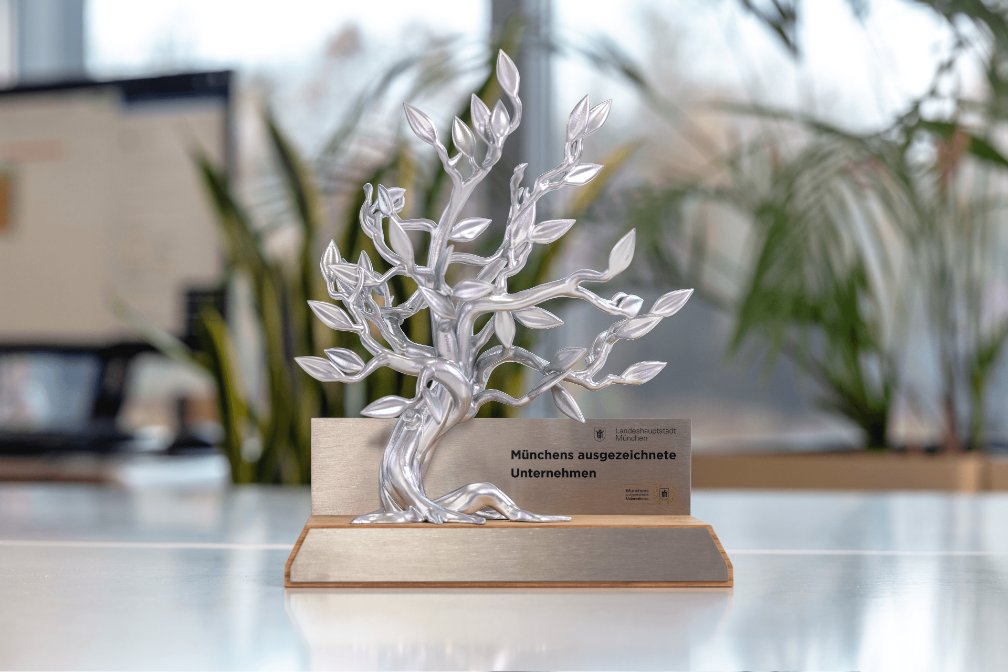 StadtMuenchen's tweet photo. #Vorab Die Preisverleihung von „Münchens ausgezeichneten Unternehmen 2022“ 🏆 im #Livestream am Donnerstag, 24. November, ab 17.15 Uhr über 2 Wege:
➡️ Livestream in virtueller Umgebung https://t.co/DOjQfJ7BKp
➡️You-Tube https://t.co/bZmm54taAU
Infos: https://t.co/ixJZWauPjc https://t.co/r4k0JyXtO2