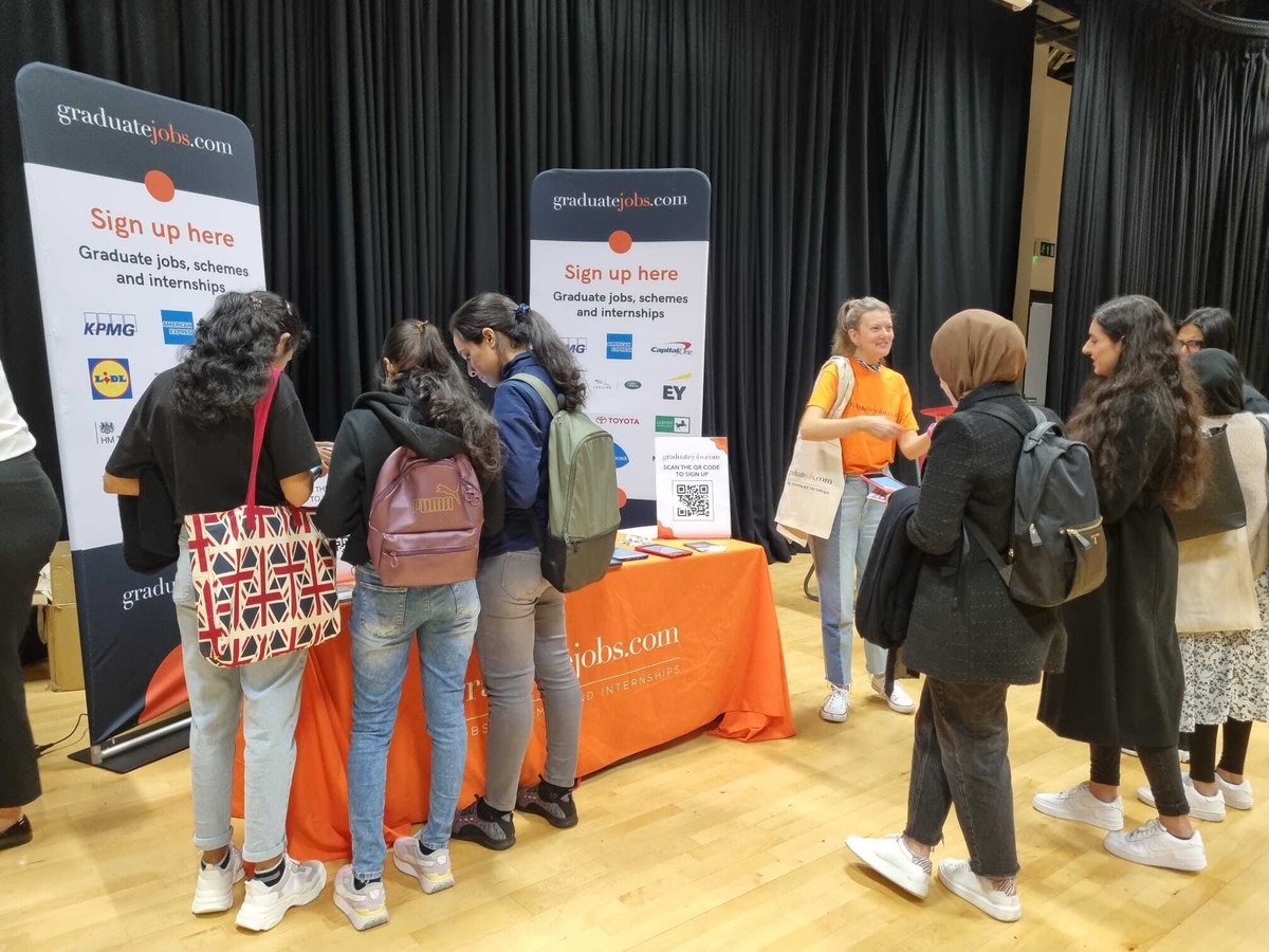 CareerpassN's tweet photo. Over October, the https://t.co/cDwzbVQoP6 team visited 20 universities, with over 10,000 students and grads registering to receive job notifications!

Chat to us today, and we'll build you a bespoke campaign across our portfolio of brands: advertisingsolutions@careerpass.network https://t.co/Iem9HlIsKP