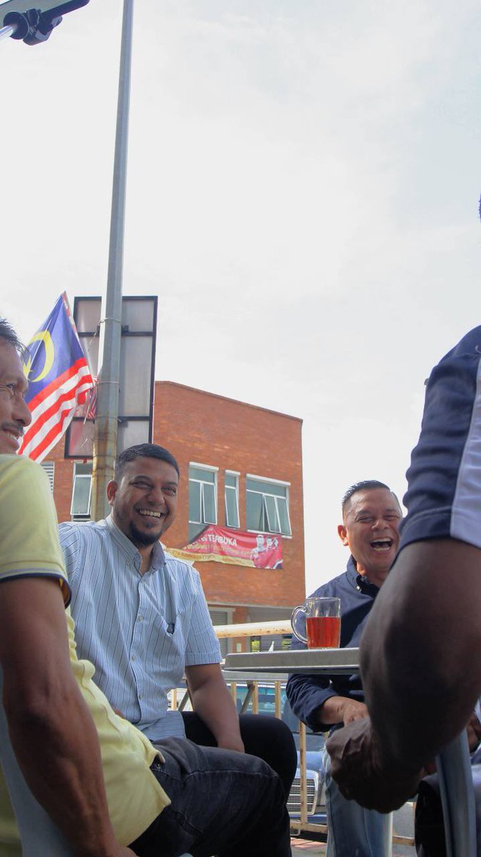 rafiquerashid_'s tweet photo. Saya telah meluangkan pagi Rabu bersama penduduk Seksyen U10, Shah Alam. Saya amat berterima kasih atas sambutan yang diberikan dan segala sokongan yang diberikan ke atas saya amat dihargai.
#MalaysiaMemilih
#PRU15
#GE15
#GelombangRakyat
#ShahAlam
#RakyatJagaRakyat
#P108 https://t.co/ECaifocK94
