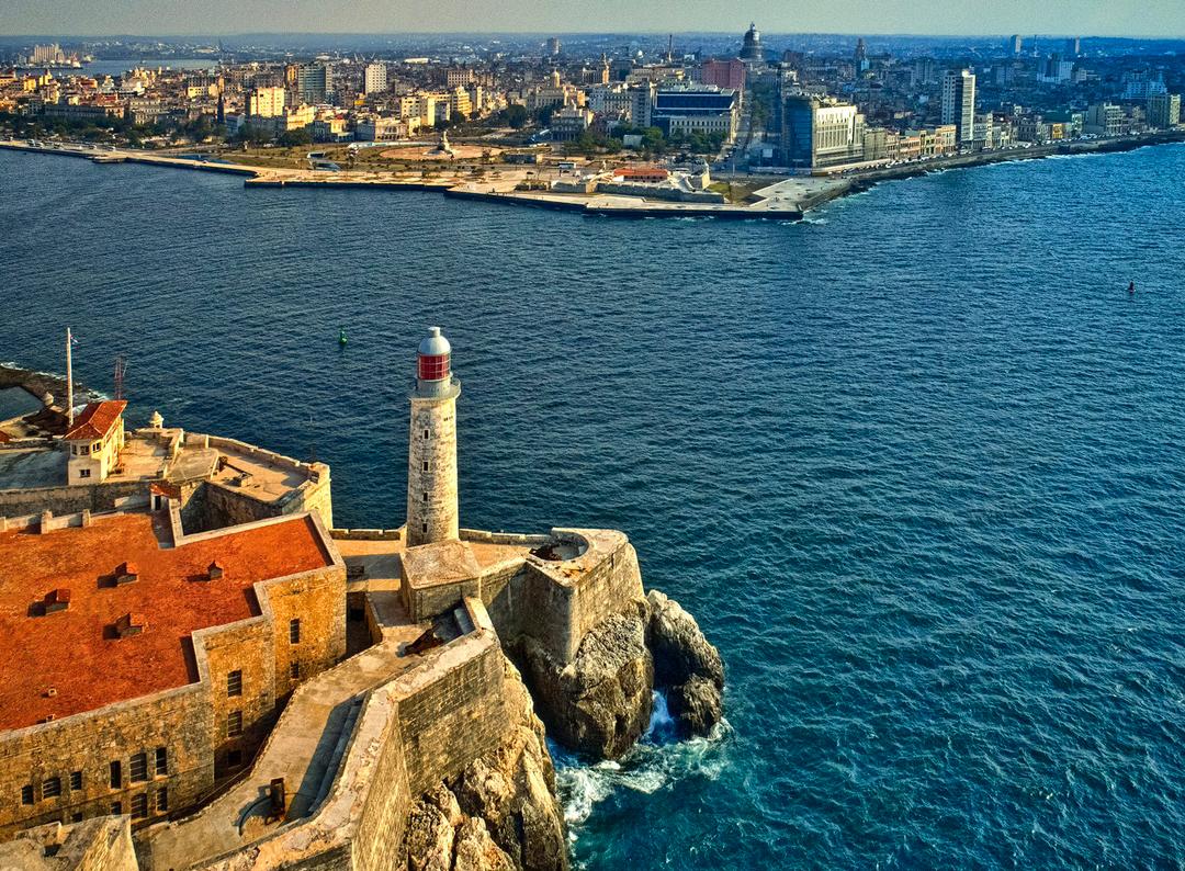 DiazCanelB's tweet photo. "Si no existieras yo te inventaría,
mi Ciudad de La Habana". Tomo el verso de Fayad Jamis para celebrar la suerte de vivir en #LaHabanaDeTodos, mágica y encantadora, hasta en los días más difíciles. Buen aniversario. https://t.co/ESKA5SQqBX