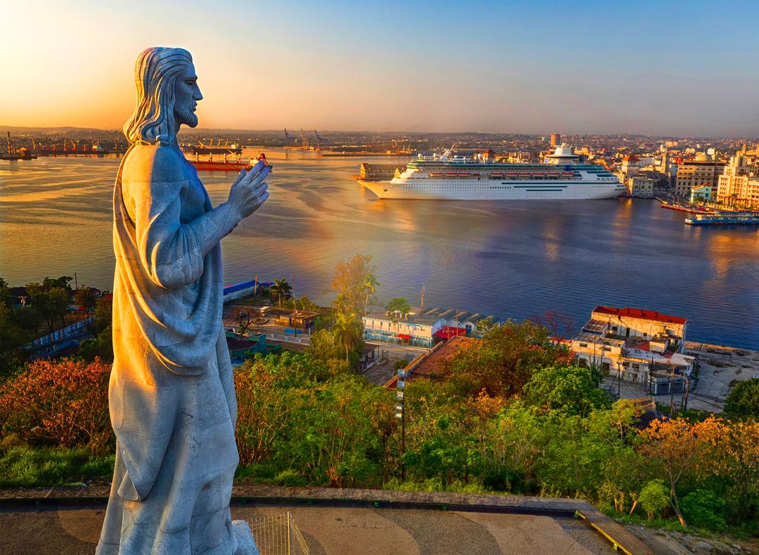 "Si no existieras yo te inventaría,
mi Ciudad de La Habana". Tomo el verso de Fayad Jamis para celebrar la suerte de vivir en #LaHabanaDeTodos, mágica y encantadora, hasta en los días más difíciles. Buen aniversario.