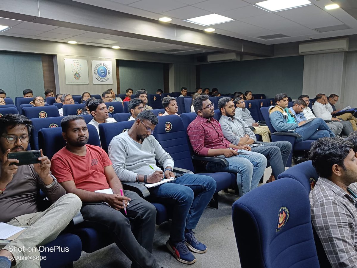sidbiofficial's tweet photo. The bus of #ICAIMSMEYatra reached Kolhapur. The role of #SIDBI in developing #MSMEecosystem in the country, #Digitisation of #creditprocess and various #directcredit schemes were presented to existing #Entrepreneurs and #Aspiring entrepreneurs. https://t.co/MZZdu4SZUF