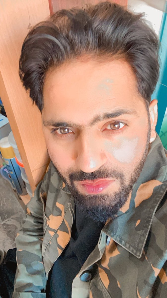ravirajforu's tweet photo. Filter lagaao aur gorey ho jao😻 #raviraj https://t.co/pZMJdqNZh3