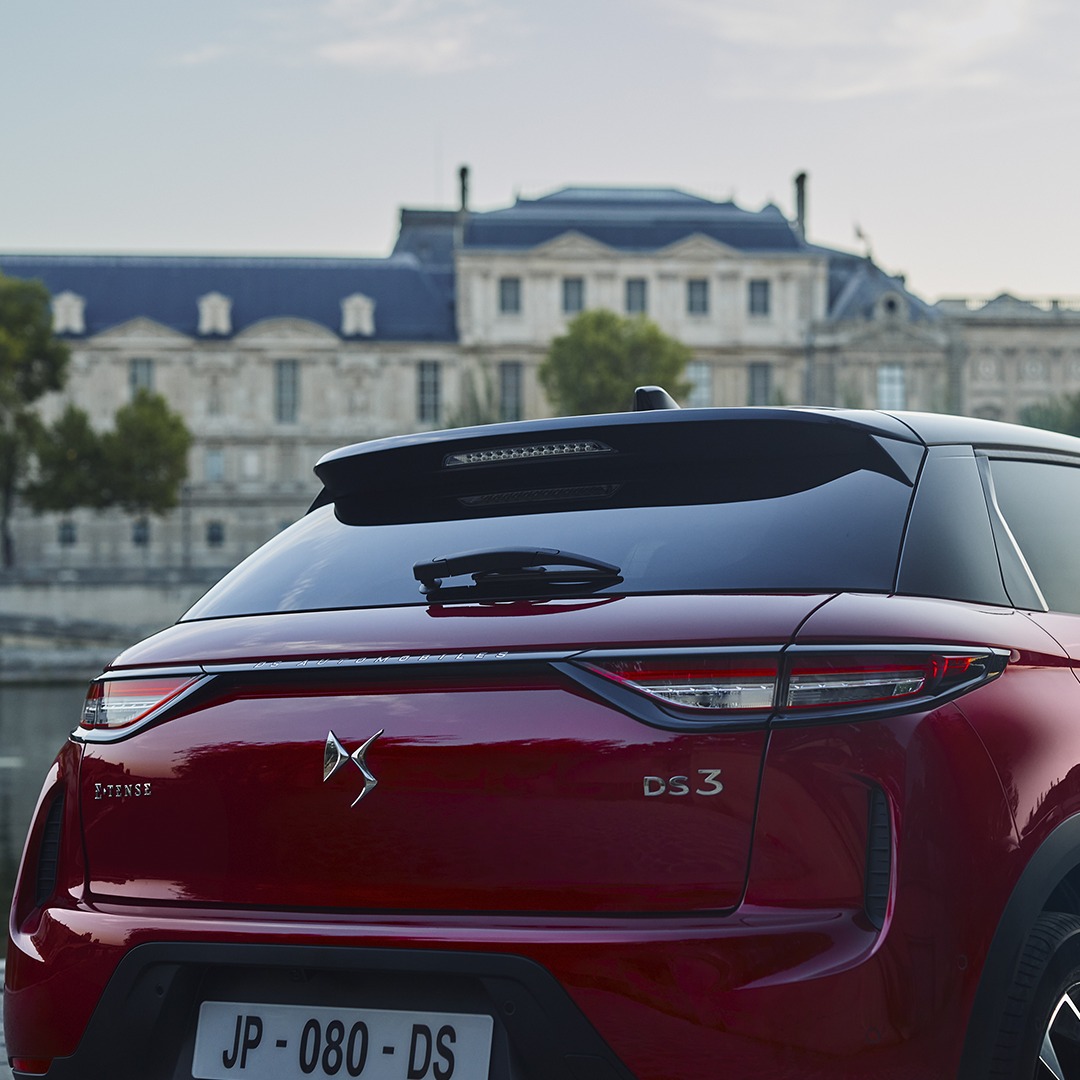 DSStoreMalaga's tweet photo. Refinamiento francés.

#DSAutomobiles #DS3Crossback #Diseño #Tecnologia #DSStore #Malaga https://t.co/W1yiobeVCb