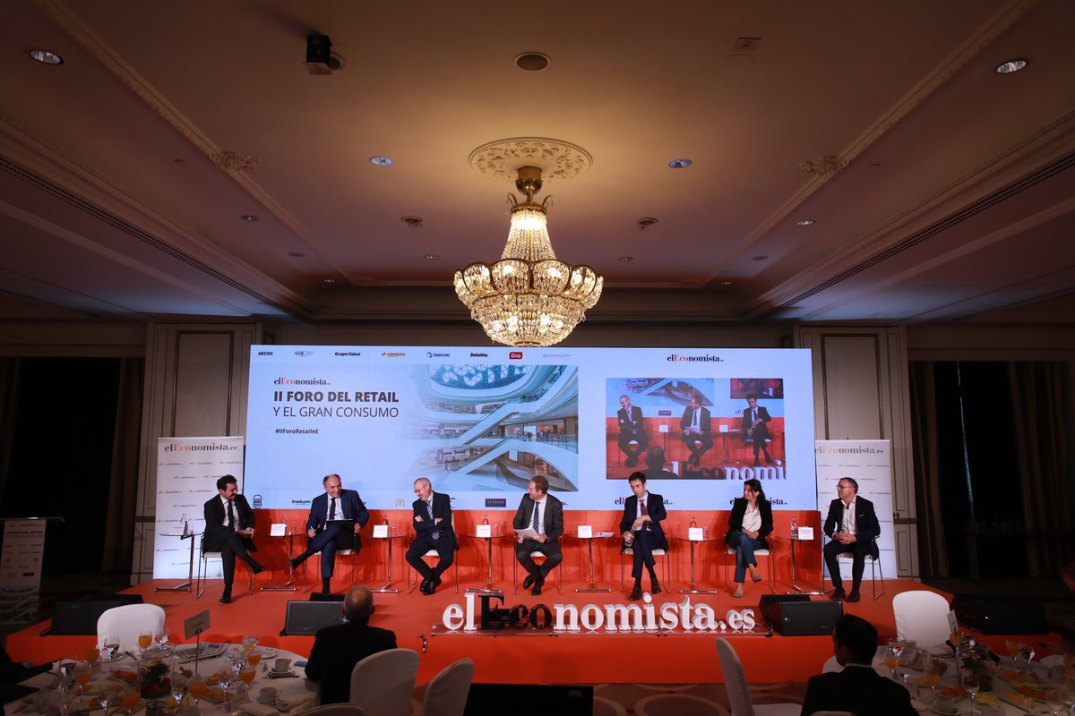elEconomistaes's tweet photo. 🔶3ª MESA REDONDA: "Los retos de la distribución: residuos, desperdicio e inflación".

🔸Modera @Javier_Romera 

https://t.co/asMzI2iaNc

#IIForoRetaileE https://t.co/X6bKE2t4sF