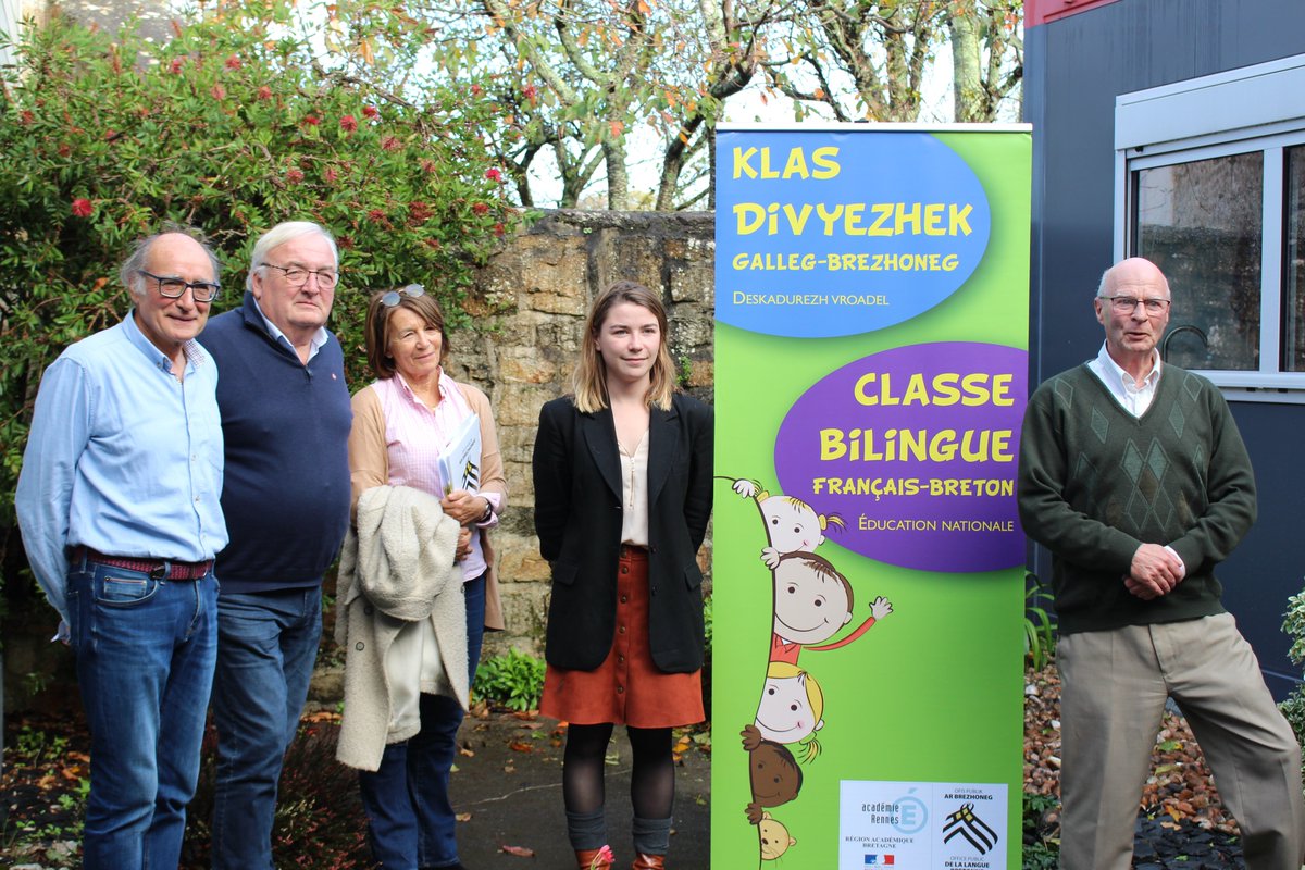 OPAB_OPLB's tweet photo. @PaysBigoudenSud @ChristianLouss3 L'OPLB était à Combrit Sainte-Marine hier pour une réunion d'information avec la Mairie afin de communiquer sur l'ouverture d'une filière bilingue à l'école publique Sainte-Marine en septembre.
#Combrit #languebretonne #paysbigouden https://t.co/XfV6jOpLP6