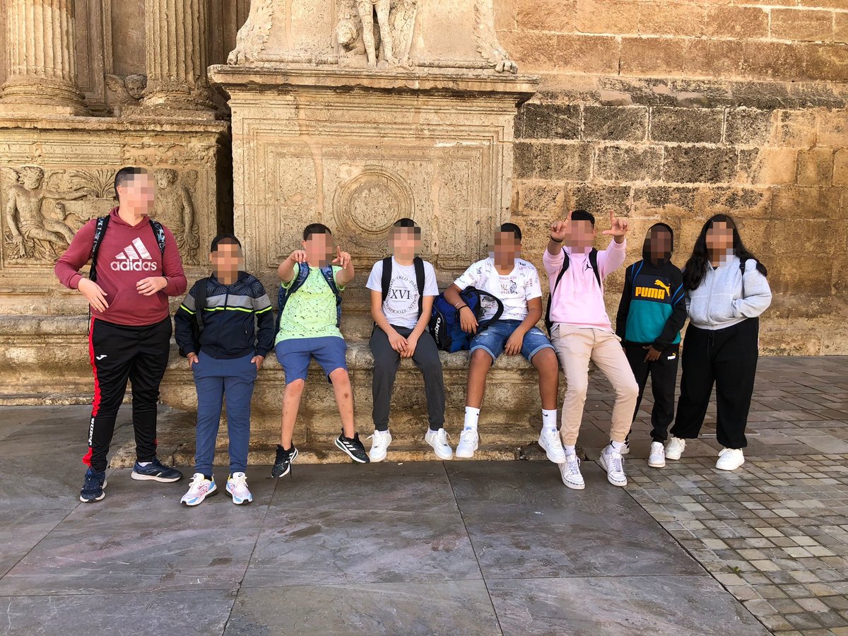 IESSanIsidro_'s tweet photo. Excursión al teatro Cervantes del alumnado de 1º y 2º de ESO. La obra fue "Tambores de Paz" https://t.co/IEyXwA3GAo