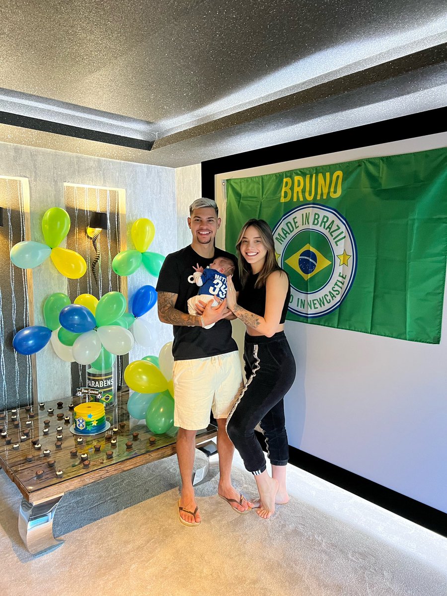 Grato a Deus por mais um ano de vida!! Gratidão pela família, momento e realizações!! Glória a Ele sempre 🙏🏽🇧🇷🖤🤍🎂