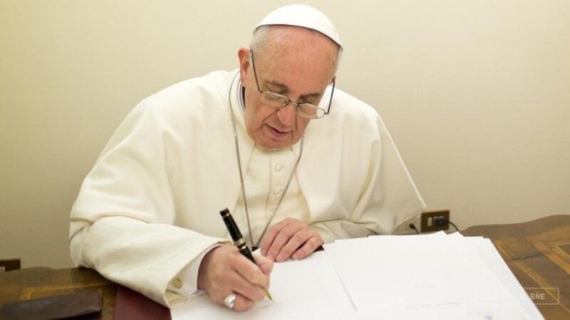 visionpaisarg's tweet photo. 👉Contra la irracionalidad punitiva. @Pontifex_es llamó, a través de una #carta que envió a la #Asociación 🇦🇷 #Argentina de #profesores de #DerechoPenal ⚖️ a contrarrestar la #irracionalidad #punitiva y a comprender el #sufrimiento #humano... @LaTeclaEne https://t.co/6bCdZfj41q https://t.co/qRgiAIkWRv