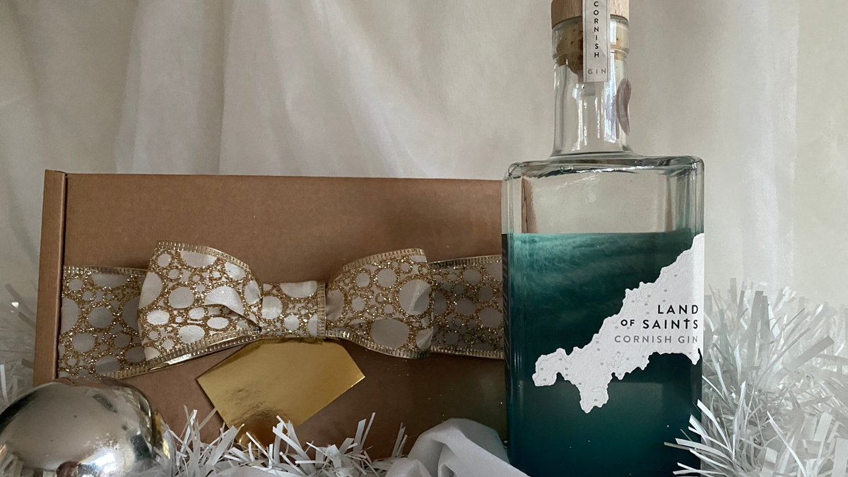 We have some exciting festive news... our brand new ginny gifts will be live on our website this week 🎁 

Check your list for any gin lovers, as our limited-edition Christmas gift sets might just be the perfect present! 

Shop here: bit.ly/LandofSaintsGin