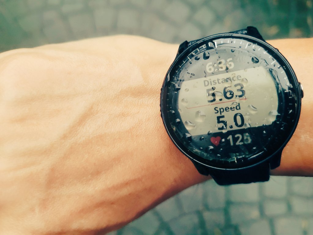 Gyrowoof's tweet photo. When the rains comes down, the hardcore runners comes out to play. :P #WuffRun https://t.co/Ktwu0efRq2