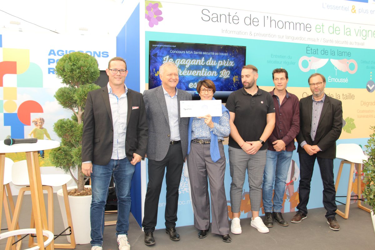 msa_languedoc's tweet photo. 🥇 Prix Prévention 🏆
👏Bravo à @SARL_Egretier qui remporte le prix #Prévention décerné par la #MSA qui récompense un équipement présentant un intérêt pour la #santé #sécurité au #travail des opérateurs.
Salutations aux autres participants #CDA, #Praysbee, #Infaco https://t.co/XZR9IrWFbK
