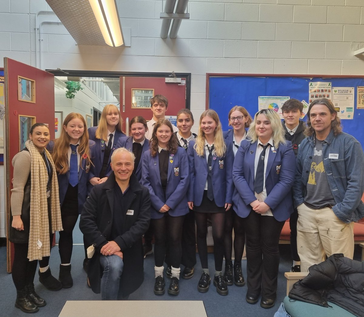 LeithcreativeA1's tweet photo. We had two exciting visitors at Leith this morning! Past pupils, Mark Bonnar and Jamie Sives took time out from their busy filming schedule to come and chat with some of our drama pupils. Fantastic opportunity for our aspiring actors! Thank you Jamie and Mark!🎭 https://t.co/TdPl7YiypS
