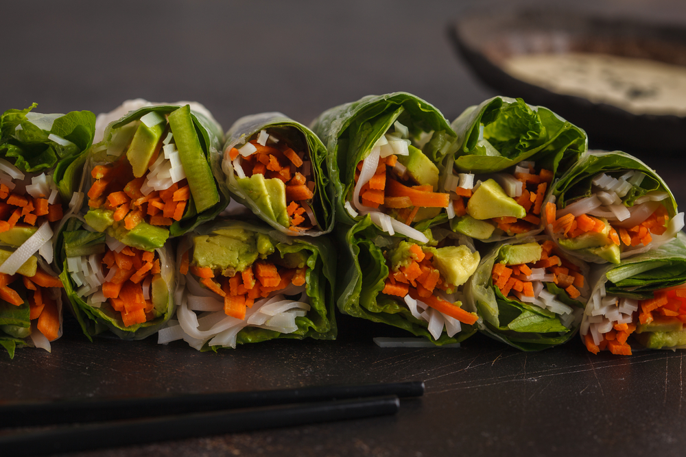 Ideetje voor vandaag? Loempia's met avocado en rijstnoedels. ow.ly/tWSu50LFGrl