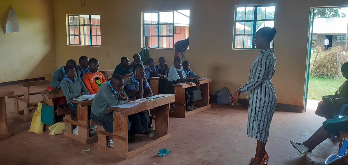 ElimishaMschana's tweet photo. Elimisha Msichana has been busy! #AstroSTEM outreach events have recently been held at schools in rural Kenya to talk to female students about staying in education. Here EMEJA founder Ann Njeri speaks to Class 8 girls at Sango Primary School (Kitale) about their career potential. https://t.co/QVO1eHxqsn