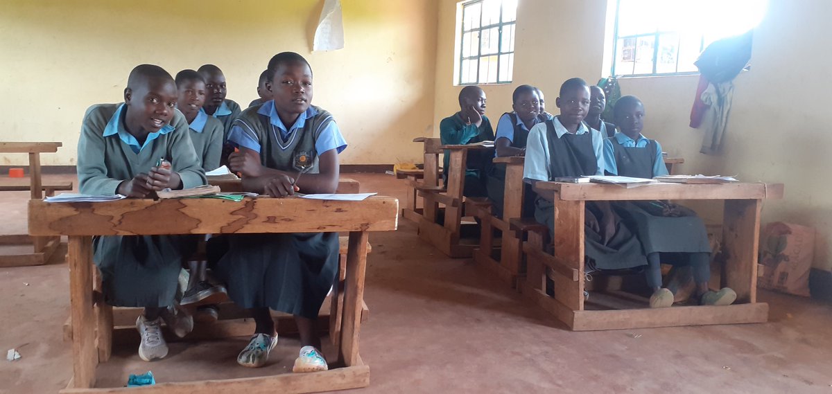 ElimishaMschana's tweet photo. Elimisha Msichana has been busy! #AstroSTEM outreach events have recently been held at schools in rural Kenya to talk to female students about staying in education. Here EMEJA founder Ann Njeri speaks to Class 8 girls at Sango Primary School (Kitale) about their career potential. https://t.co/QVO1eHxqsn