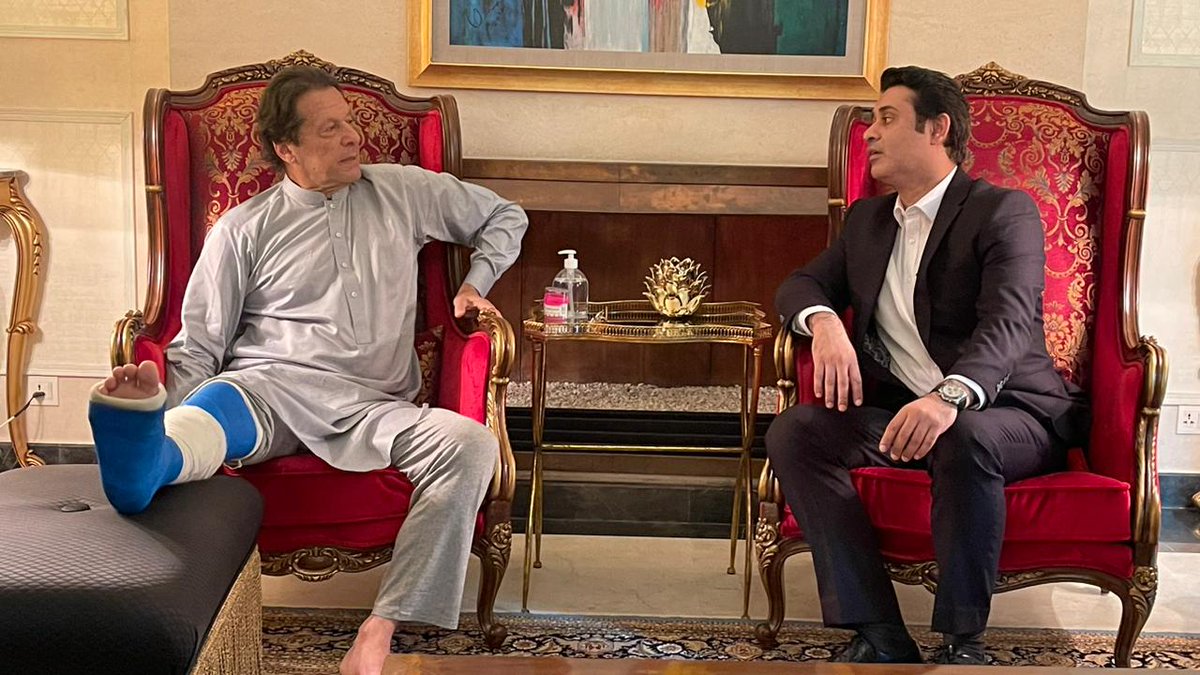 Ehtesham_AD's tweet photo. Met the captain @ImranKhanPTI today at Zaman Park Lahore. It was an Interesting discussion. Found him in high spirits despite the wounds &amp; not being able to walk. Will share details tonight in my show on @sunotvhd .
@PTIofficial https://t.co/A6YWA8cvJB