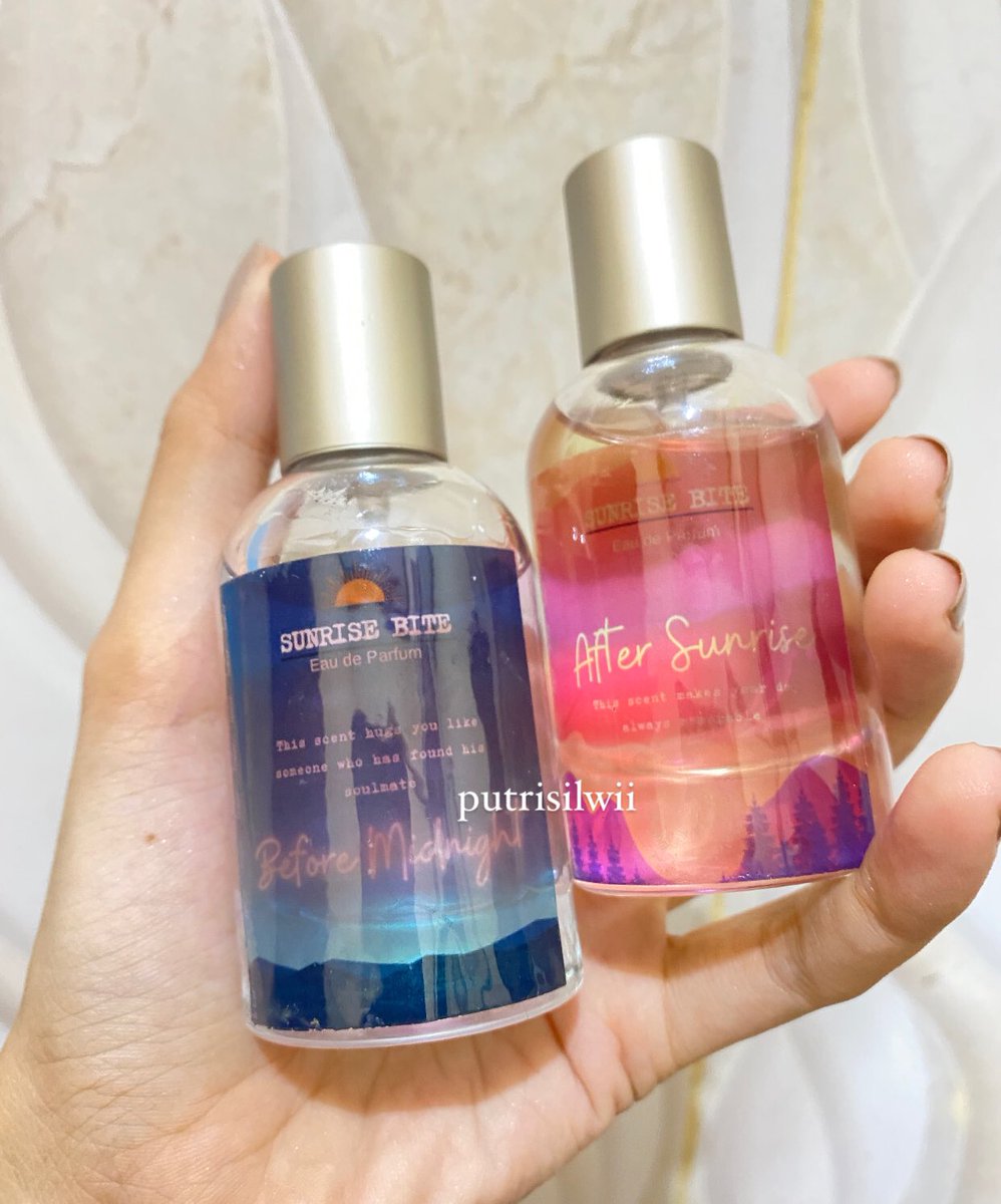 putrisilwii's tweet photo. 4. Sunrisebite

Jujurly beli ini dapet harga 8000 😭

Before Midnight wanginya freshh fruity, citrus gitu seger bgt dan lumayan strong tapi ga nyegrak.

After Sunrise wanginya lebih soft sweet, floral ada manisnya gt, powdery.

Tahan 4-5jam di aku

🖇 https://t.co/RCdtMuHxDt https://t.co/k1k9jP5Oxe