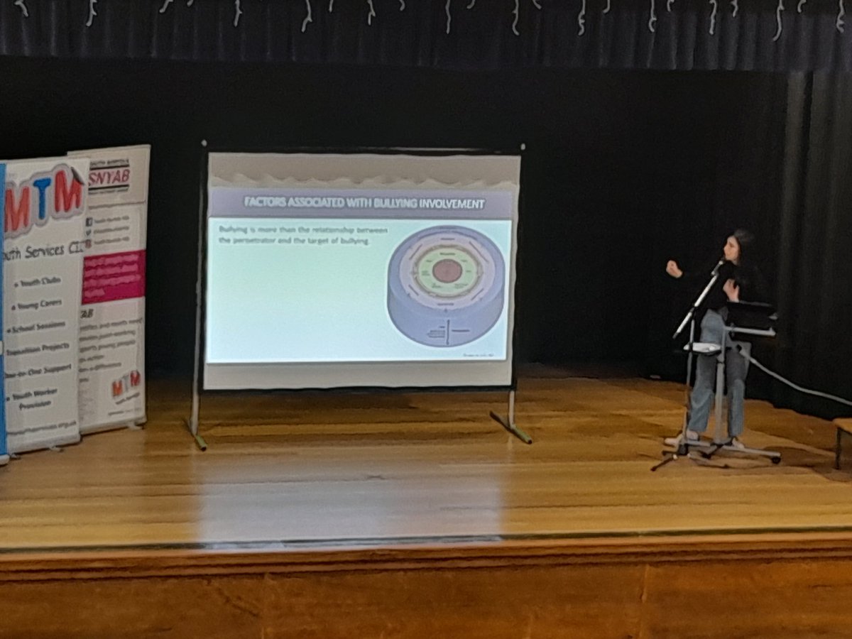 Dr Sinziana-Ioana Oncioiu @Sinzi_O from @UniofOxford sharing brilliant insights into bullying research from an epidemiological perspective. We are honoured to hear about cutting-edge research on this topic! #NYAB22 #antibullyingweek2022 #ResearchMatters