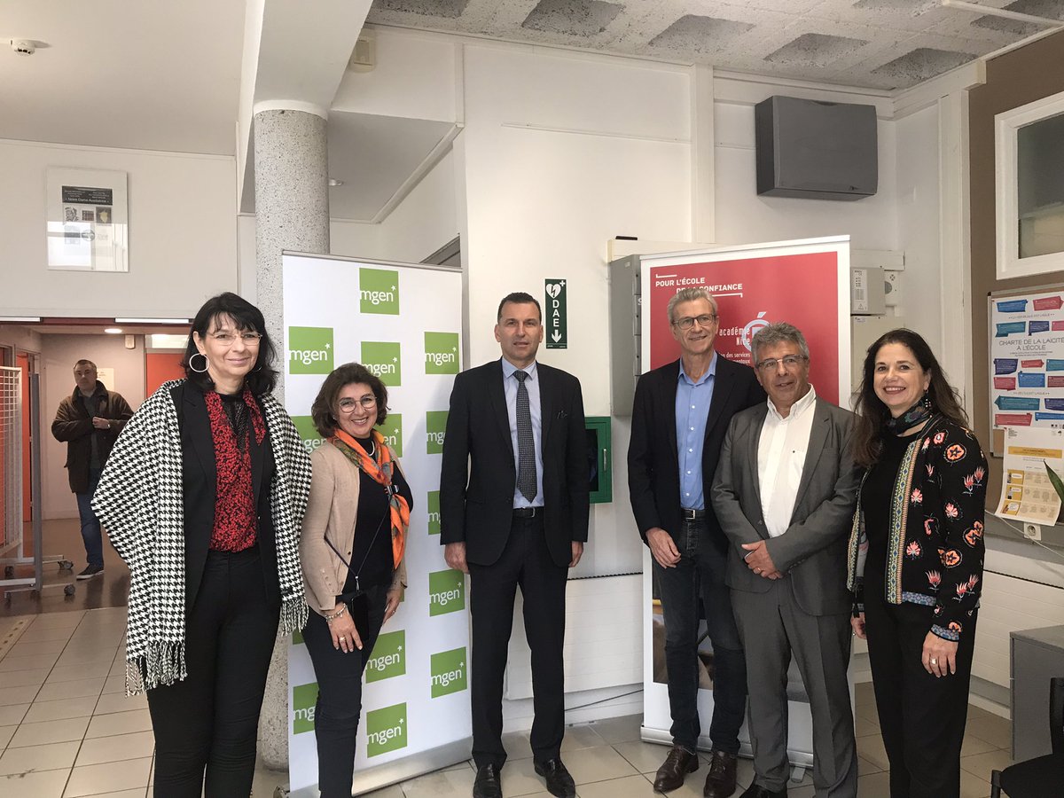 MGEN aux côtés des personnels de la DSDEN dans la pratique des gestes qui sauvent , formation et remise d’un défibrillateur @groupe_mgen <a href="/AcademieNice/">Académie de Nice</a> <a href="/LaurentLeMerci4/">Laurent Le Mercier</a> <a href="/Groupe_VYV/">Groupe VYV</a>