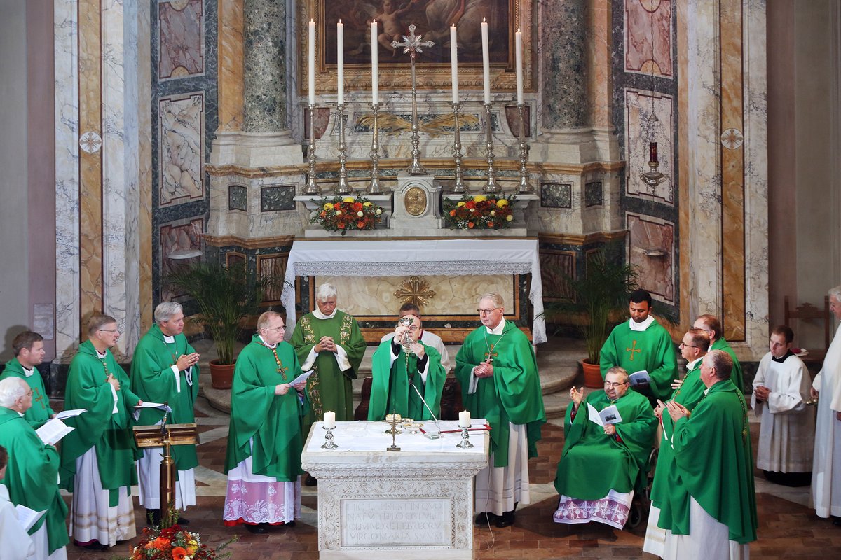 Op zondag 13 november vertelde bisschop Van den Hende in het Geloofsgesprek over het ad limina bezoek en de ontmoeting met paus Franciscus. Daarna volgde de mediaviering in de Friezenkerk. bisdomrotterdam.nl/nieuws/inspira…