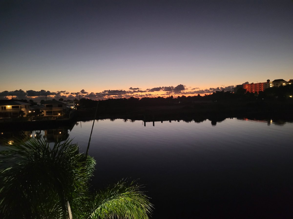 GoodToBeRachel1's tweet photo. A beautiful sunrise overlooking the intercoastal in Deerfield Beach 🌅 https://t.co/ZG2thKTnes