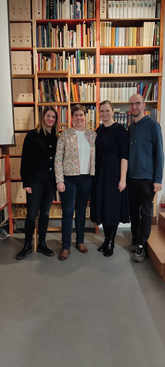 GrueneRostock's tweet photo. Wir Rostocker GRÜNEN empfehlen bei der Stichwahl am 27.11. die Wahl von @eva_kroeger zur Oberbürgermeisterin. Alle Einzelheiten können auf unserer Website https://t.co/0syexaoeI3 nachgelesen werden. 🤞🏻 https://t.co/Lt4vO8q9WT