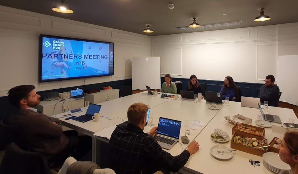 eusaunisport's tweet photo. Partners of the #EramsusPlus project Green Sports Hub Europe (#GSHE) on #sustainability in #sport met in London, hosted by #UKActive, to work on dissemination and plan test events where theory will be put into practice.
https://t.co/MYRgNoYzHn https://t.co/AYKyJhiLyW