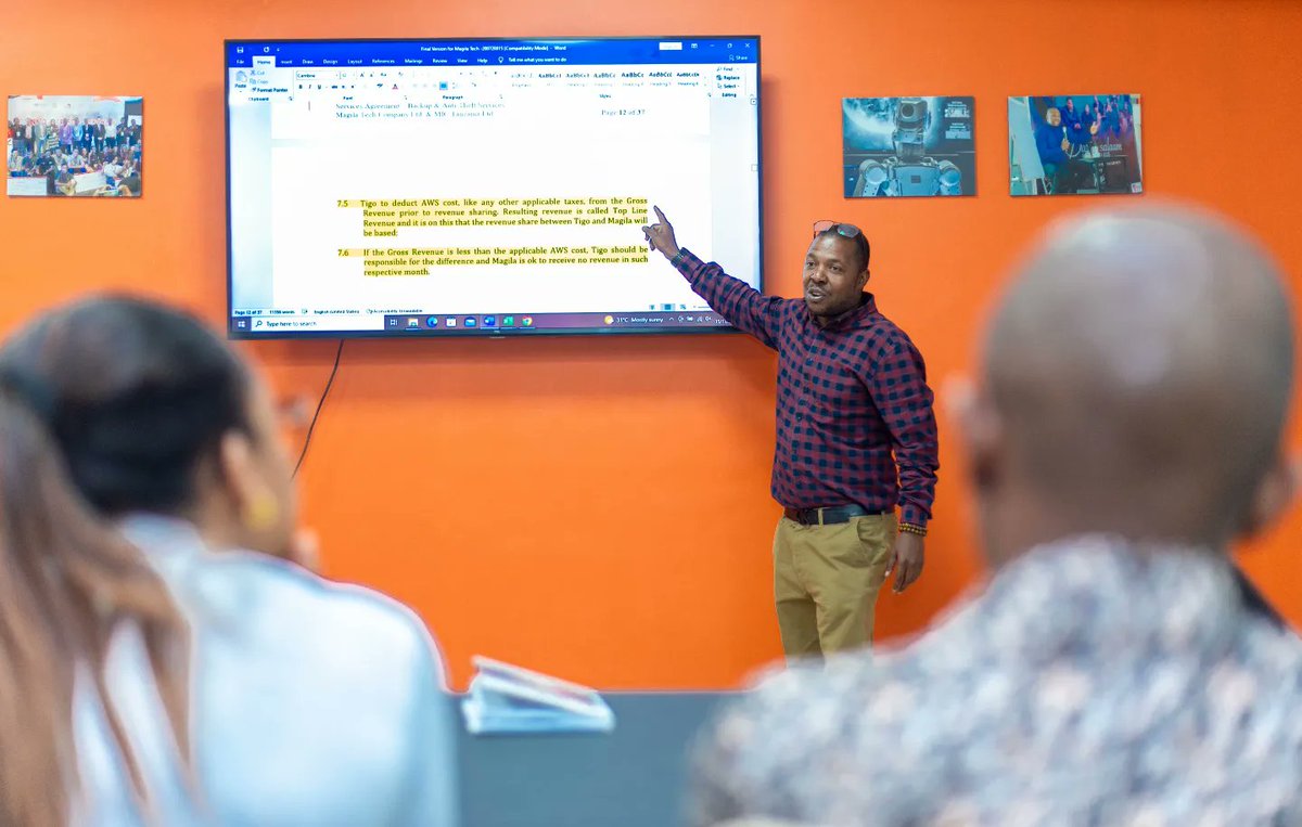 PesaTechAfrica's tweet photo. The corporate-startups partnerships expert, Collin Gumbu, meets up with the Fintech startups.
Part of the PesaTech Accelerator aim is to mentor startups in different technical aspects
#PesatechAccelerator 
@UNCDFdigital @eneaadvisors @hindsight_ventures @ipfsoftwares https://t.co/QnAixznyJh