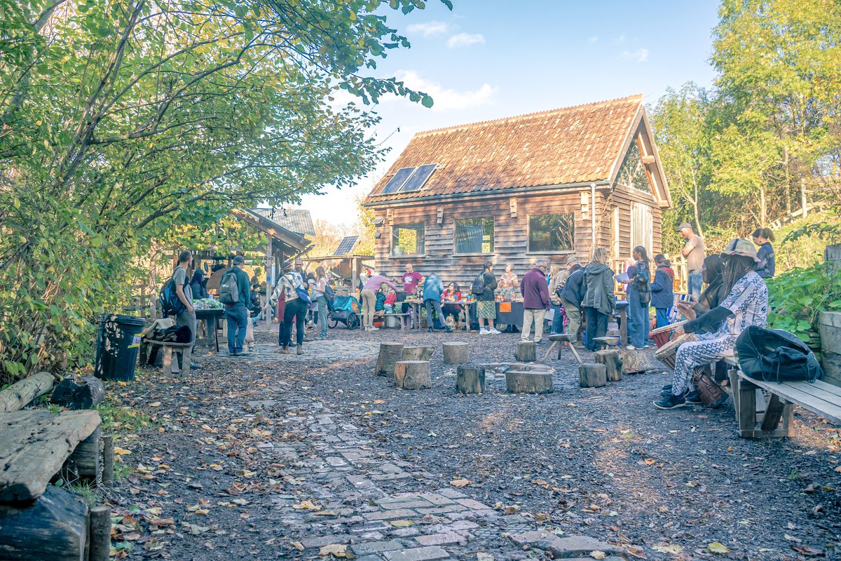 ALIVEgardening's tweet photo. A massive thanks to @ClareLeczycki from @bgreencapital for an amazing day on Saturday at the #naturethehealer event @swcityfarm's Boiling Wells.
It was a day full of laughter, playfulness, intrigue, learning and connection; connection with nature and connection between people. https://t.co/zEKAXydw3p