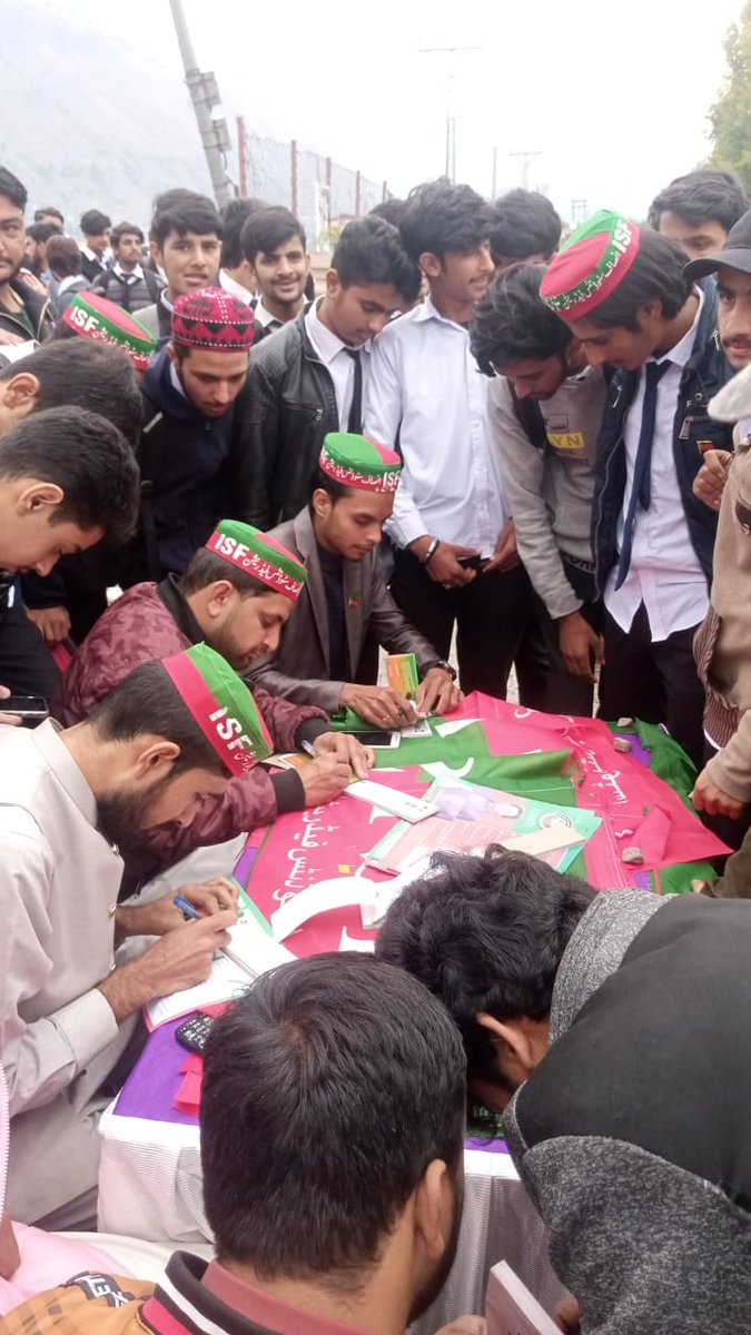 SardarFarazPti's tweet photo. کنوینر آئی۔ایس۔ایف آزادکشمیر جبار خان مغل کی ہدایت پر ضلع مظفرآباد میں ممبر شپ کا آغاز کردیا گیا۔
کنونینئر آئی۔ایس۔ایف مظفرآباد کاشر قریشی اور ڈپٹی کنونیئر حماد مغل نے ڈگری کالج مظفرآباد ممبر شپ کیمپ لگایا۔
#ISFMembershipDrive
#15yearsOfISF
#ISF https://t.co/tNvYtbzicL