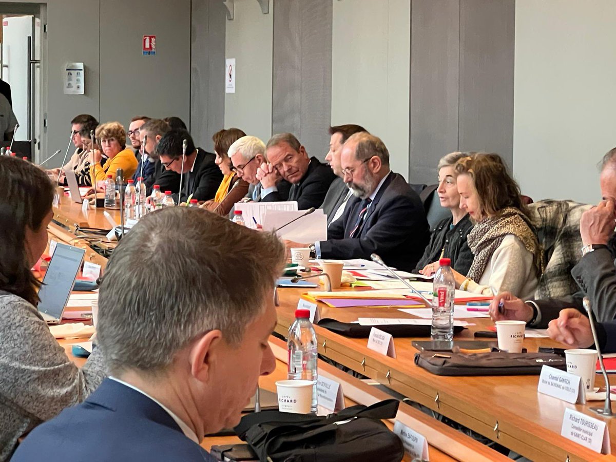 ➡️ J’ai présidé ce matin la séance plénière du Conseil supérieur de la fonction publique territoriale #CSFPT Nous avons examiné plusieurs projets de décret du <a href="/gouvernementFR/">Gouvernement</a> : « le service public, c’est avant tout des agents sur le terrain au service de nos concitoyens » #FPT