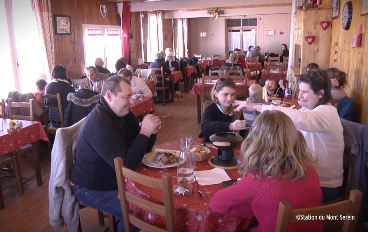 ⛰ 🌲 #Vaucluse : Entretien des pistes et téléskis, gestion administrative, recrutement pour les saisons d'hiver et d'été... Le travail dans les stations du #Ventoux, c'est toute l'année ! Illustration en #Video. bit.ly/3tidgEq <a href="/LaCoVe84/">La CoVe</a> <a href="/BOUYACJackie/">BOUYAC Jacqueline</a> <a href="/VentouxProvence/">Ventoux-Provence</a>