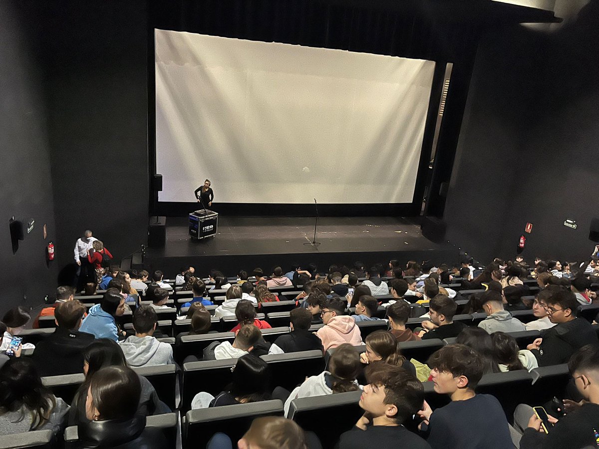 #LojaRELAS hoy tiene lugar la iniciativa "Road Show" abordando con jóvenes de los Institutos de Secundaria de esta localidad, la educación vial...

#SaludPúblicaAndalucía
#LocalizarlaSalud
<a href="/LojaPlas/">PLAS Loja</a> 
<a href="/lojadeportes/">Área de Deportes Loja</a> 
<a href="/prensa_aytoloja/">Prensa Ayto Loja</a> 
<a href="/SaludAPGranada/">Atención Primaria Granada</a> 
<a href="/VidaSaludAnd/">Promoción de Vida Saludable en Andalucía</a> 
<a href="/saludand/">Consejería de Sanidad, Presidencia y Emergencias</a>