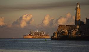 Andy21062521's tweet photo. En la mañana de este martes llegó a La Habana una nueva central flotante para la generación de electricidad que, una vez sincronizada, sumará al Sistema Eléctrico Nacional (SEN) unos 110 megawatts (MW) de potencia.
#CubaViveYTrabaja https://t.co/v9MrdH1AgY