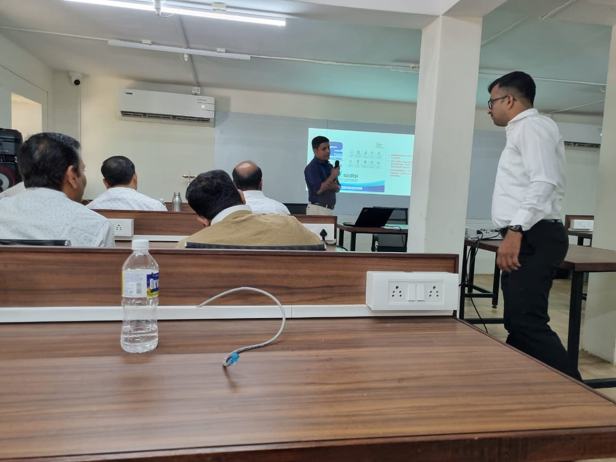 sidbiofficial's tweet image. The bus of #ICAIMSMEYatra reached Sangli. The role of #SIDBI in developing #MSMEecosystem in the country, #Digitisation of #creditprocess and various #directcredit schemes were presented to existing #Entrepreneurs and #Aspiring entrepreneurs. 
#SIDBIMSME #DigitalBankingUnit #MSME